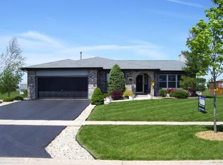 981 Wildwood Dr, New Lenox, IL 60451