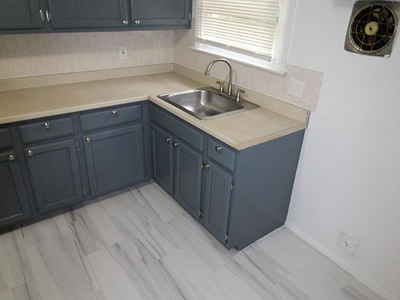 4th image of 10 Regan St #8