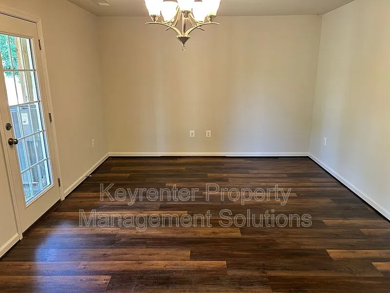 3 bed, 3.0 bath, 1871 sqft, $1,995 — Photo 4