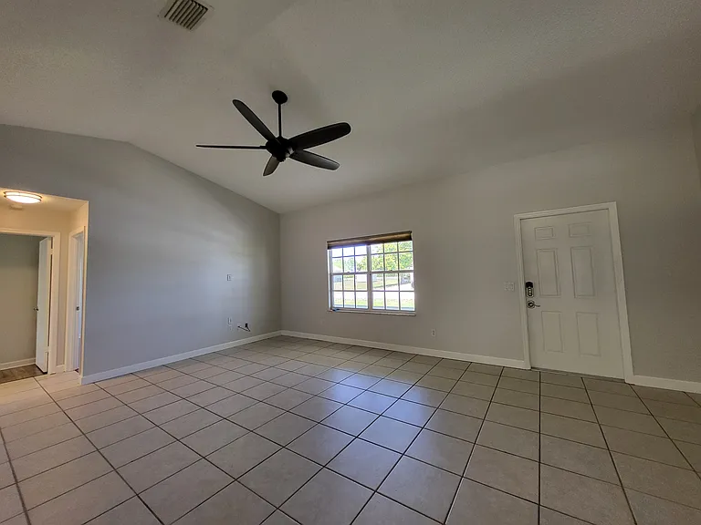 1470 SE Appamattox Ter — Photo 10