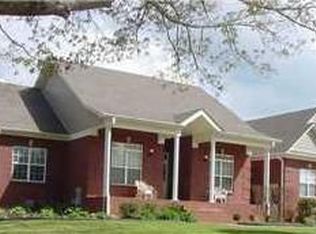 240 Twin Lakes Dr, New Market, AL 35761