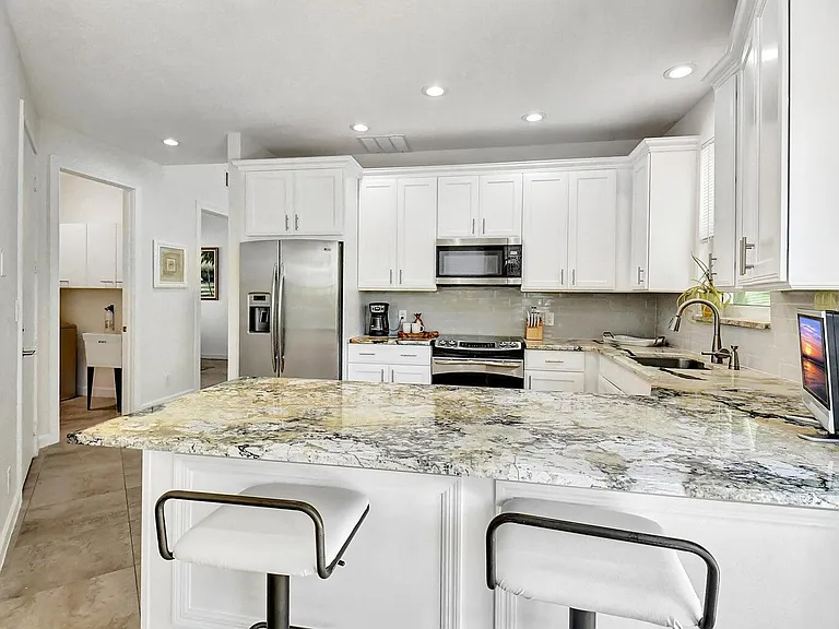 3567 Commodore Cir — Photo 11