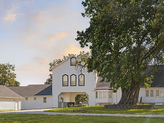 4th image of 16073 Equestrian Way