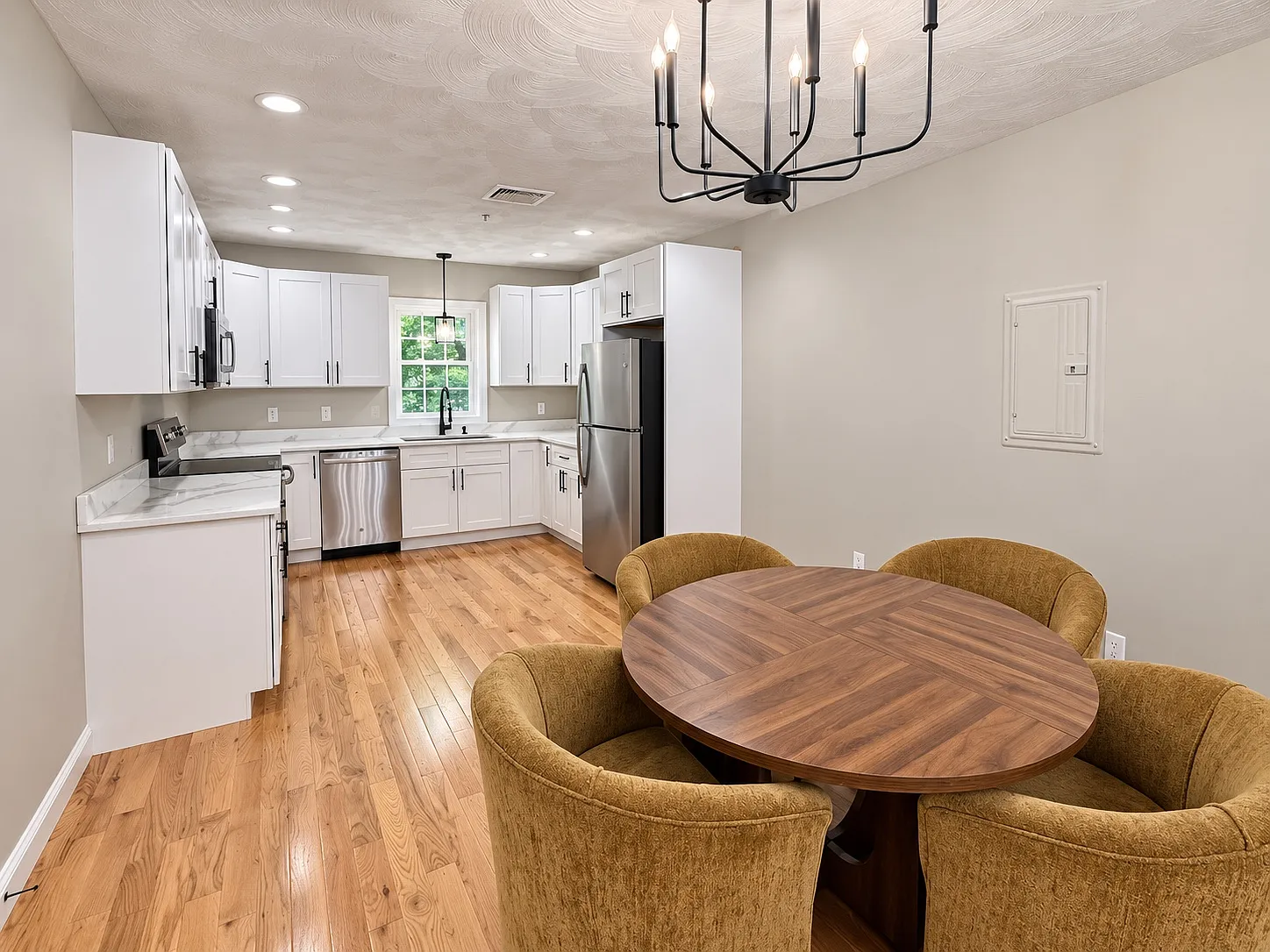 2 bed, 1224 sqft, $2,500 — Photo 1