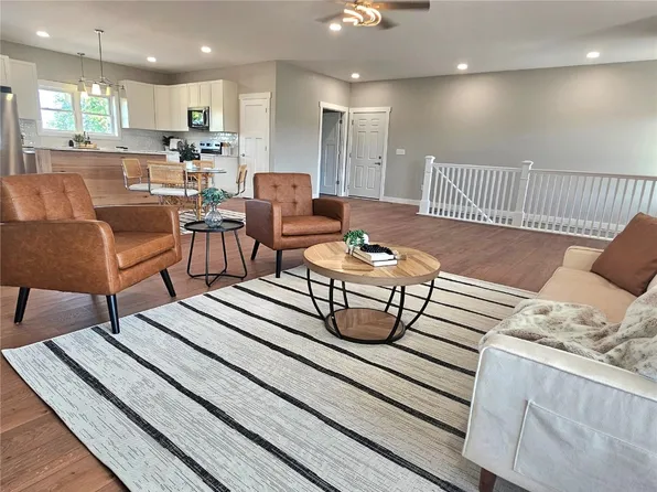 7936 217th Ave, Martelle, IA 52305