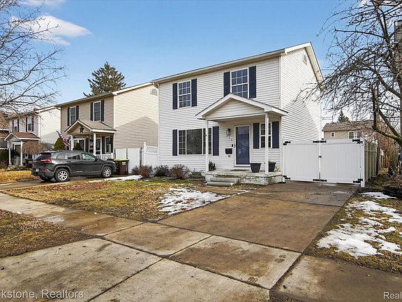 2nd image of 116 Maple Blvd