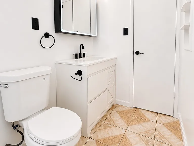 528 S Harvard Blvd #11 — Photo 8