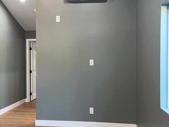 3rd image of 19041 Vanowen St