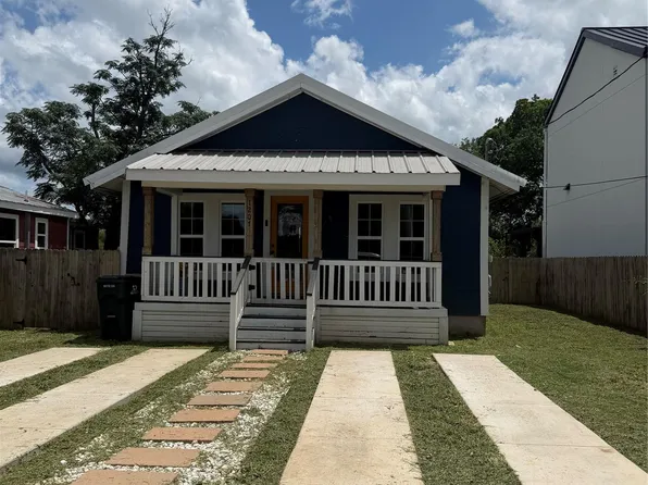 1207 Pine St, Bastrop, TX 78602
