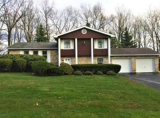 2228 Sunburst Dr, Hazle Township, PA 18202