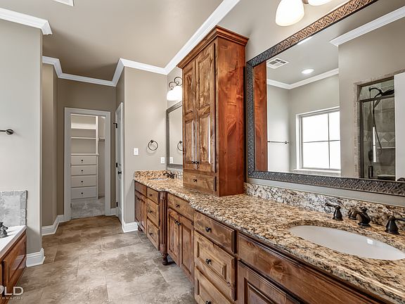 4th image of 201 Roanoke Cir