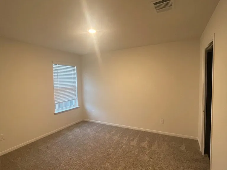 3300 Stanley St — Photo 6