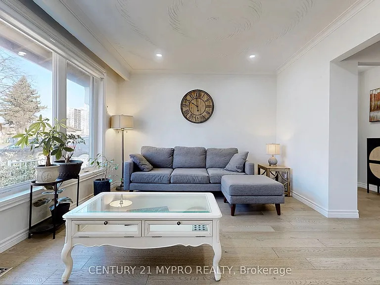 56 Bailey Cres #MAIN — Photo 5