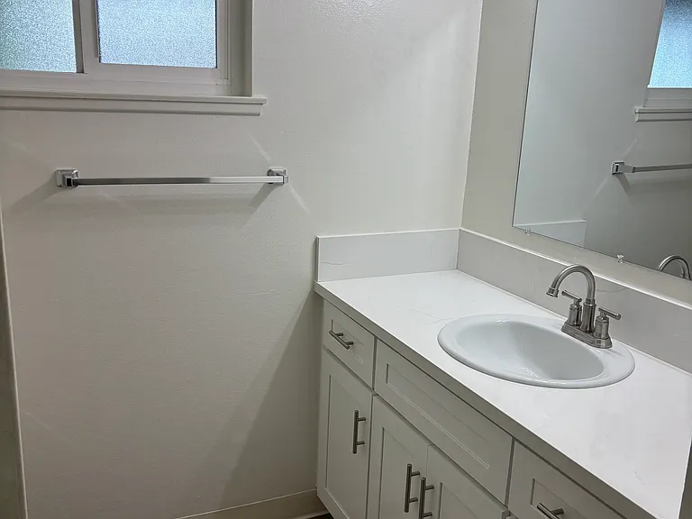 371 N Oak St #F — Photo 19