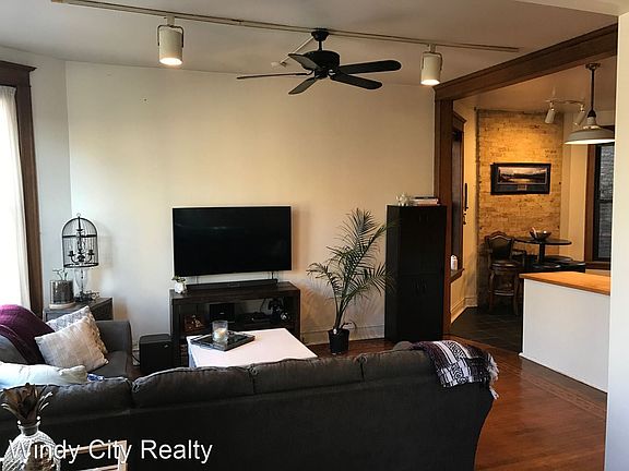 3rd image of 909 W Dakin St #9896475