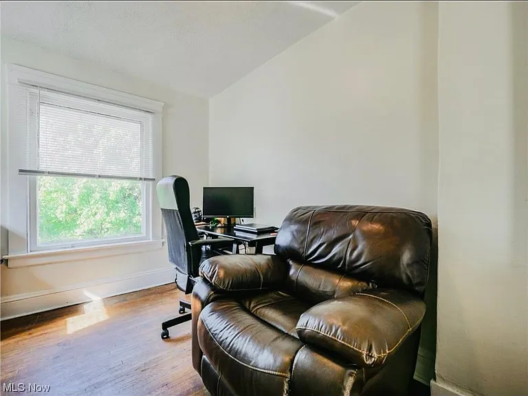 1347 Fry Ave — Photo 24