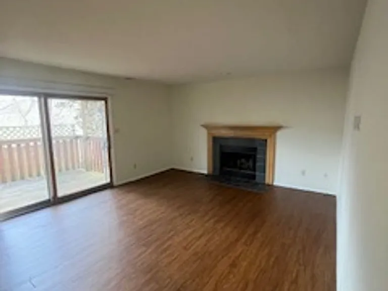 Price Drop! Charming 3 Bed 2.5 Bath Townhome! *6-Month Leases Accepted!* — Photo 4