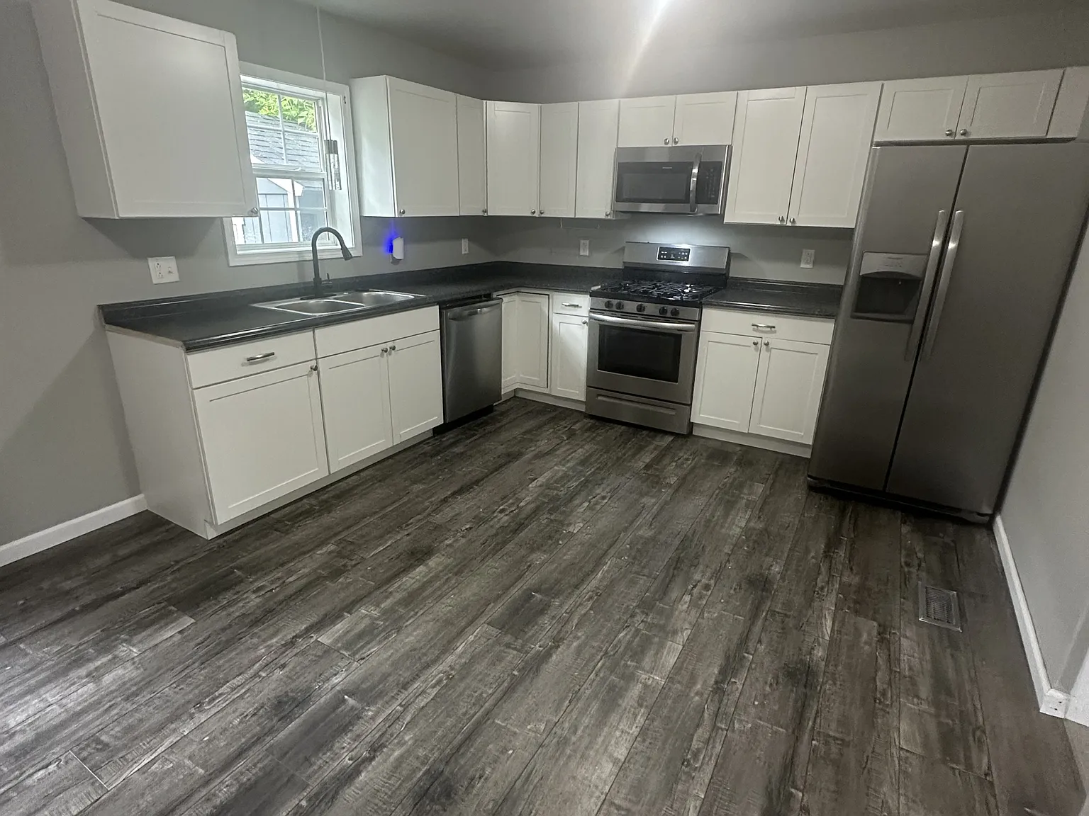 214 St Mary St - 1 — Photo 4