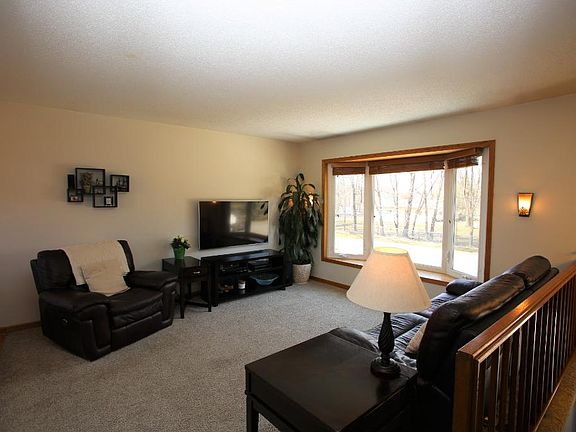 4th image of 810 Olive St