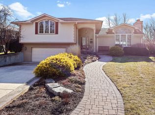 101 E Edgemont Ln, Park Ridge, IL 60068