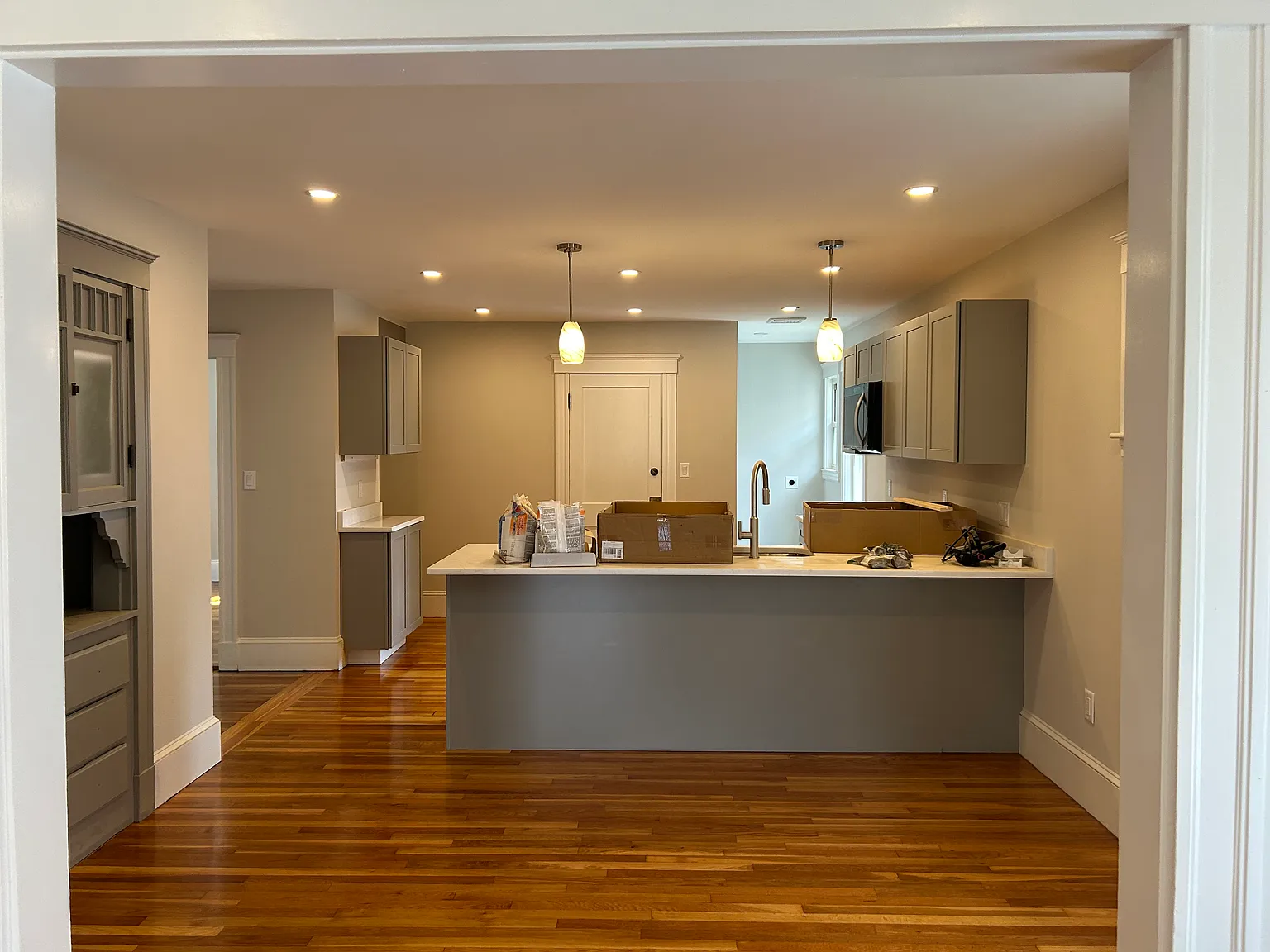 3 bed, 1200 sqft, $3,850 — Photo 2