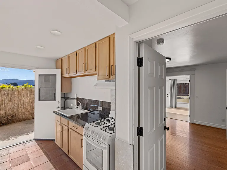 1225 Mescal St #B — Photo 1