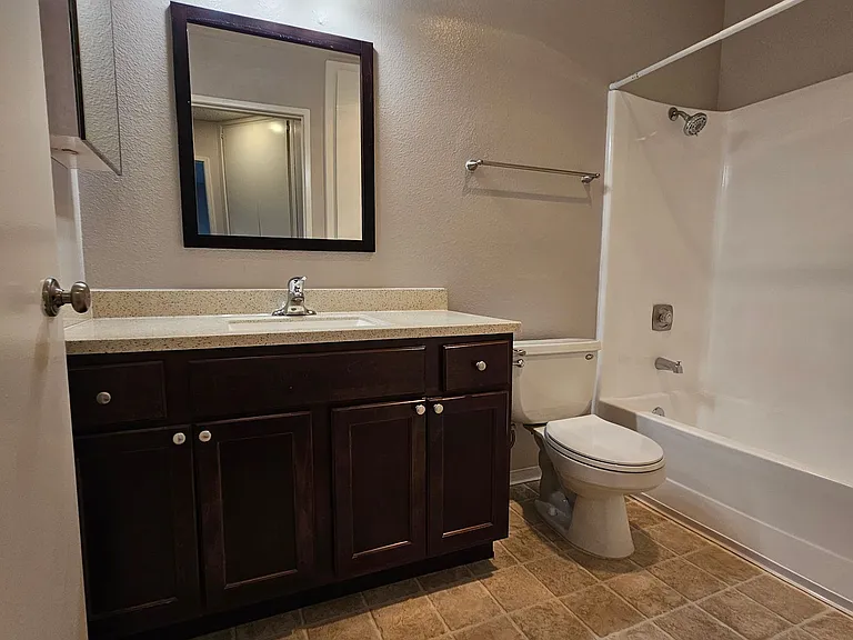 Del Mar Apartment Homes — Photo 27