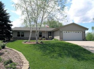 W211S10451 Elizabeth Ct, Muskego, WI 53150