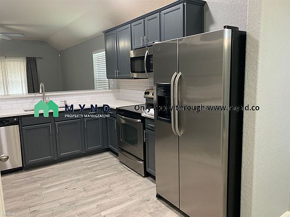 3rd image of 513 Saddlehorn Way
