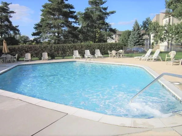 31993 W Twelve Mile Rd Unit 311, Farmington, MI 48334