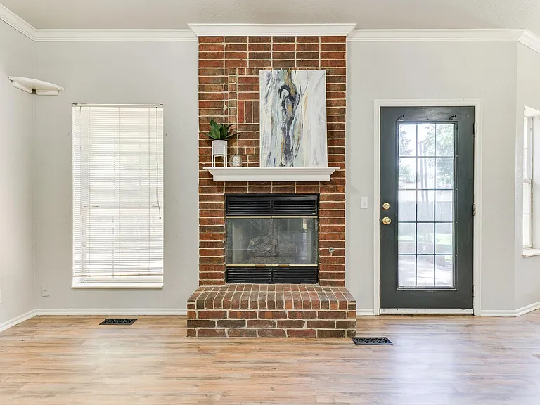 1829 Courtney Ln — Photo 13