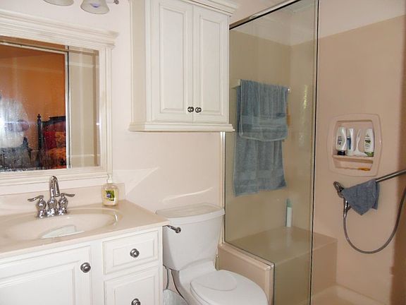 3rd image of 76 Chateau Pl