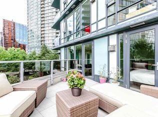 8 Smithe Mews #305, Vancouver, BC V6B 0A5