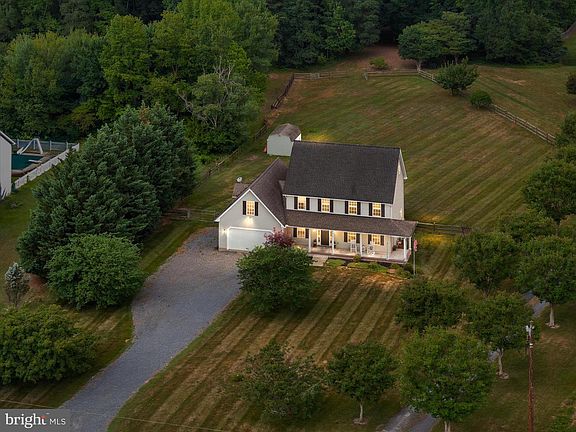 3rd image of 913 Clark Corners Rd