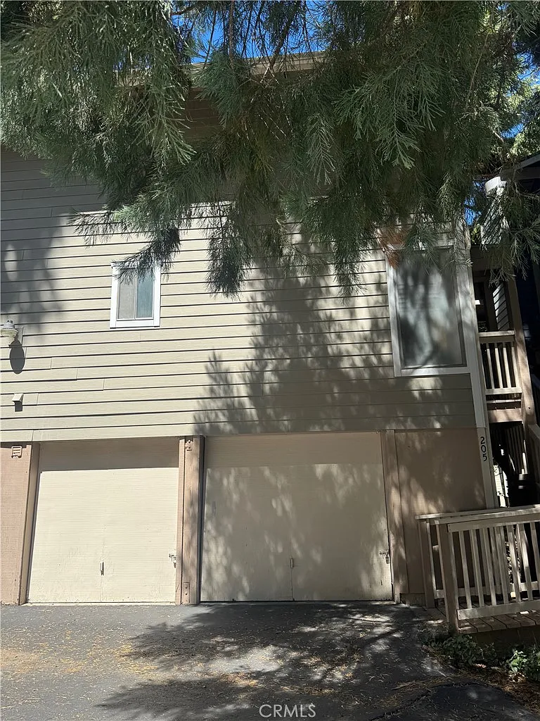 2 bed, 1012 sqft, $1,800 — Photo 2