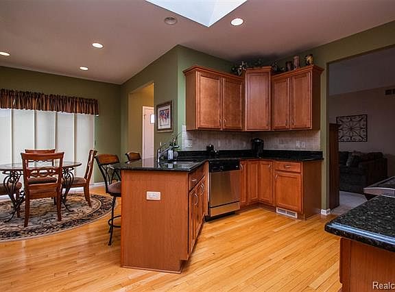 4th image of 49241 Brodie Ct