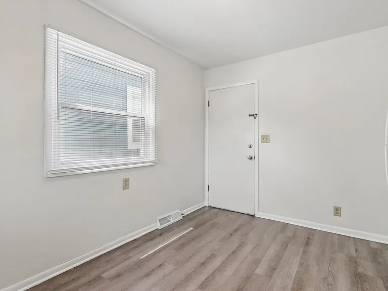 1933 S 72nd St #1933 — Photo 10
