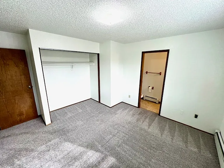 Freshly Renovated - Southside 3 Bedroom — Photo 28