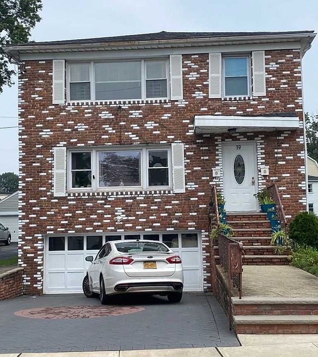 1st image of 19 Pettit St Floor 2