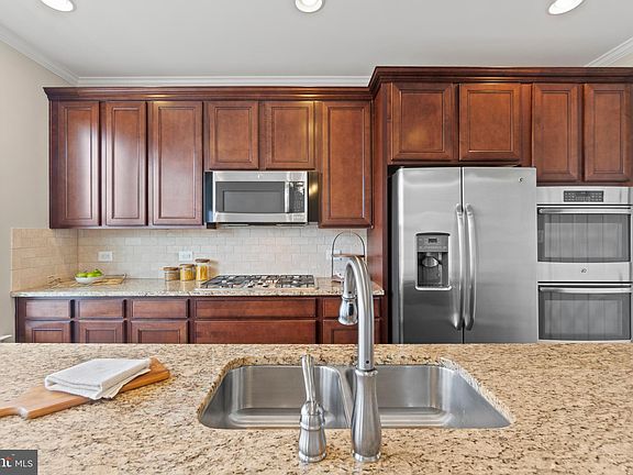 4th image of 209 Apricot St