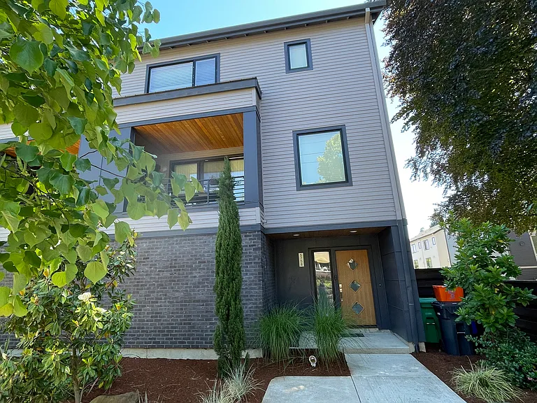 5758 SE 17th Ave — Photo 1