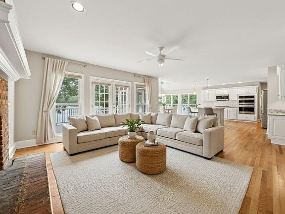 4th image of 75 Springridge Ct