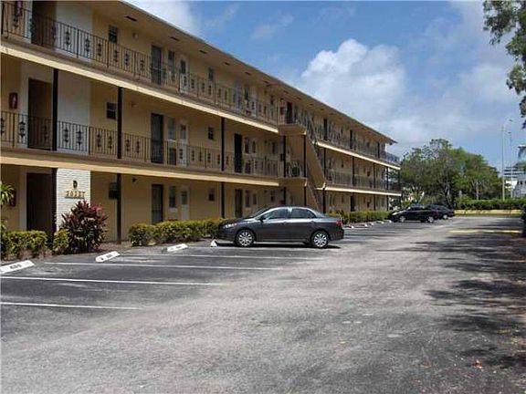 3rd image of 20201 NE 29th Ct APT D102
