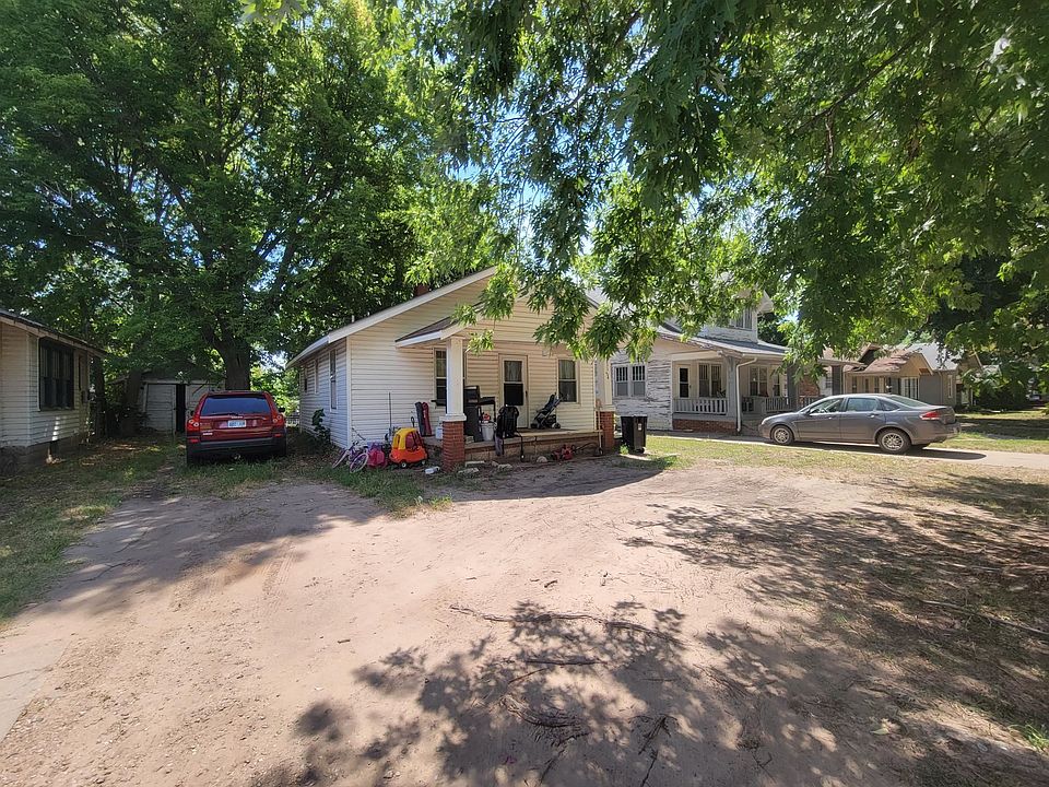 1124 N 1st St Arkansas City KS 67005 Zillow   5adc54d3b5416e5ac0a730c2d6e06e7e Cc Ft 960 