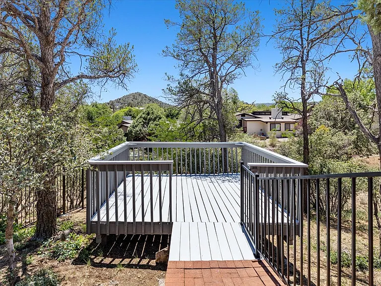 642 Sunrise Blvd — Photo 18