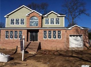 15 Brook Ave, Merrick, NY 11566