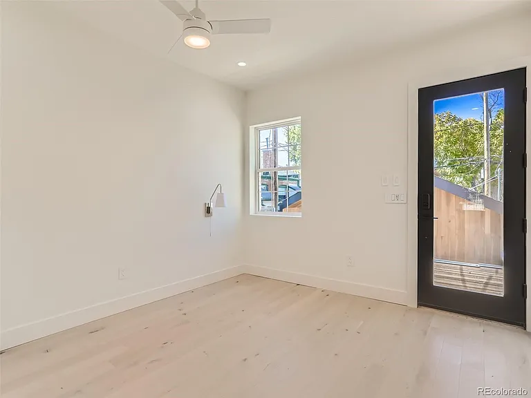11 N Pennsylvania St — Photo 14