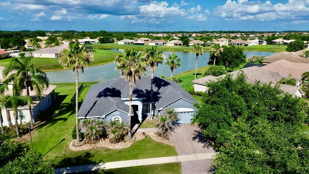 4 bed, 3.0 bath, 2244 sqft, $2,500 — Photo 4