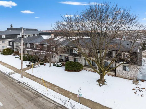 121 West North STREET #39, Waukesha, WI 53188