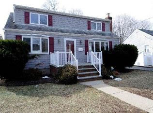 110 Yoakum Ave, Farmingdale, NY 11735